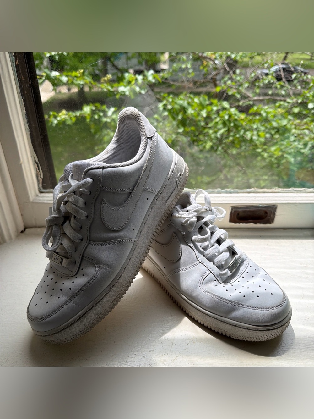 Nike Airforce one’s men White Low-Top Leather Sneakers